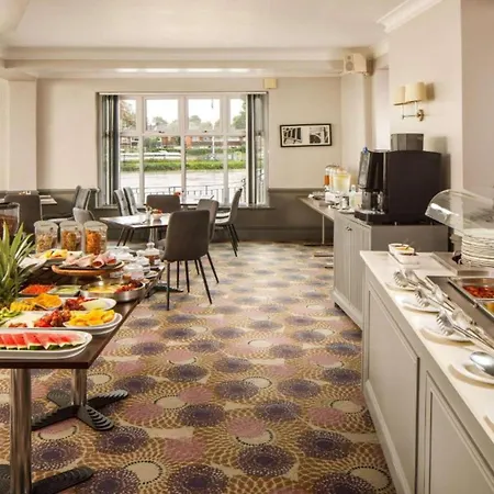 Mercure London Staines-Upon-Thames Hotel *