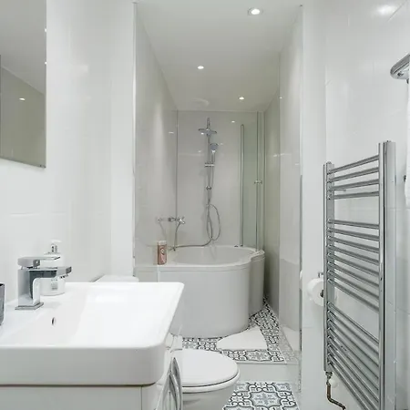 Apartment Spacious 2bed Flat Free Parking And Garden *