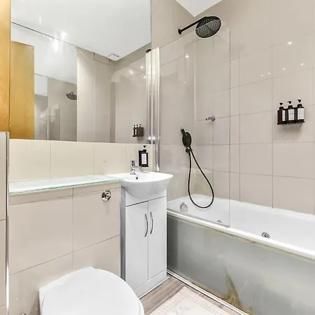 Lux Sleep 4 Flat In Earls Court London