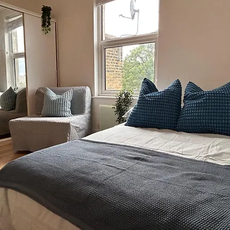 London Studio Stays * London