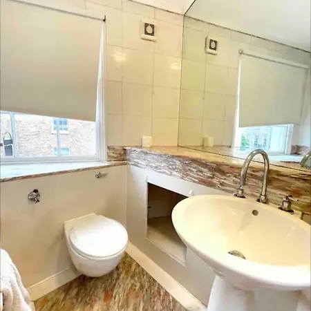 8 Beds House Apartment *