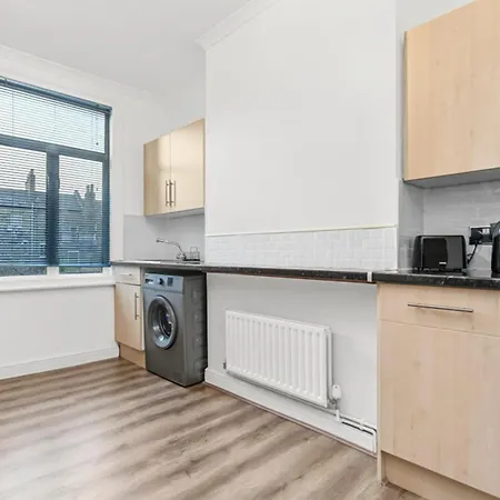 Apartment Excellent 2-bed Flat Near *