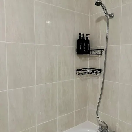 Excellent 2-bed Flat Near *