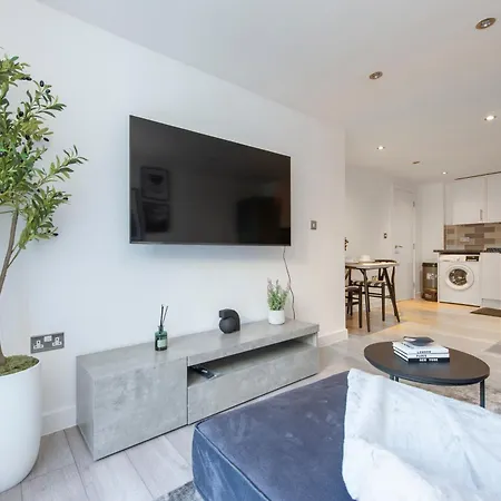 Stylish Luxe In Crayford Apartment