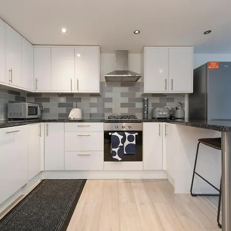 Stylish Luxe In Crayford Apartment