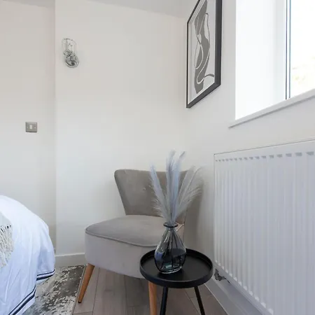 Stylish Luxe In Crayford