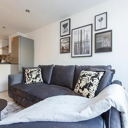 Stylish Luxe In Crayford * Erith