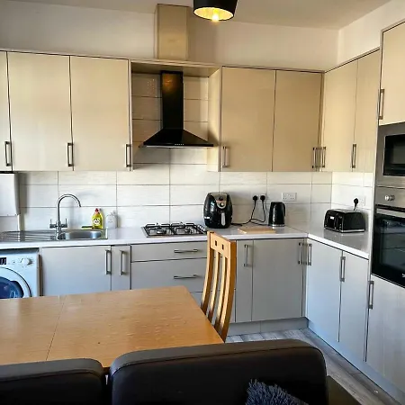 Stylish 3-bedroom Southall