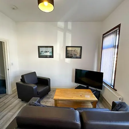 Stylish 3-bedroom * Southall