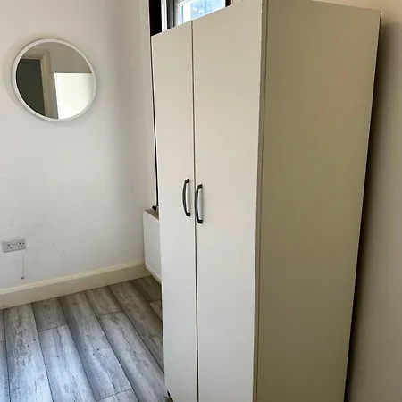 Stylish 3-bedroom * Southall