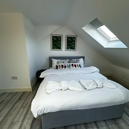 Stylish 3-bedroom Apartment Southall