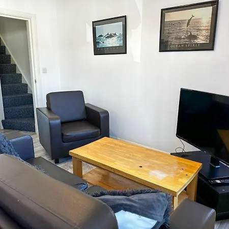 Apartment Stylish 3-bedroom Southall