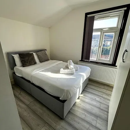 Stylish 3-bedroom Southall