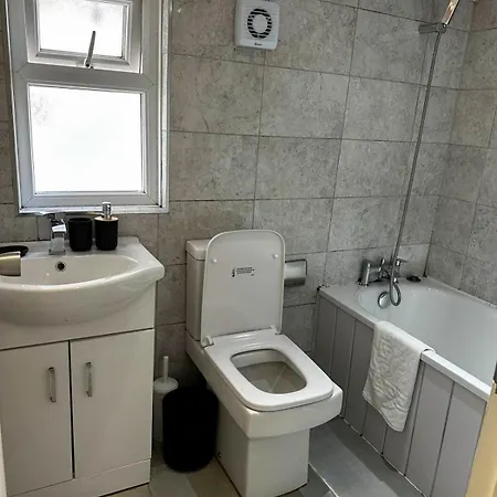 Apartment Stylish 3-bedroom Southall