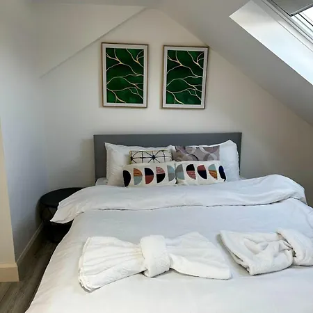 Stylish 3-bedroom * Southall