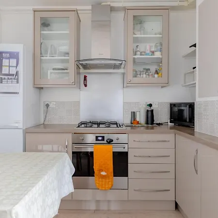 Apartamento Bright Well Located 2bd Flat South East Londres