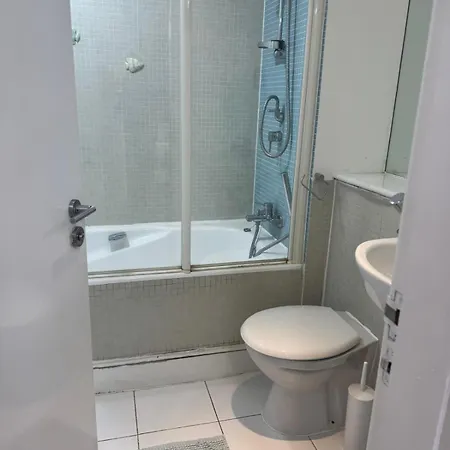 Flat Around Earls Court Station Apartment