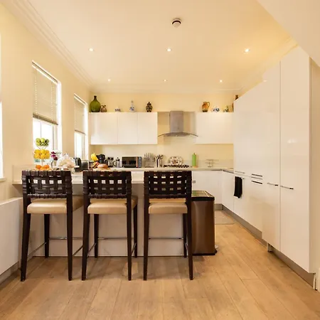 アパート Large 3-bed 5-guest 1841 Duplex House Paddington ロンドン