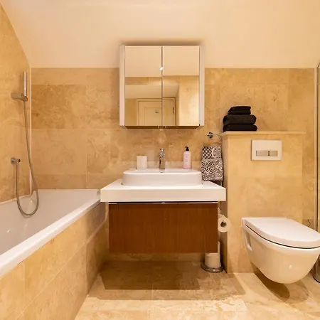 Large 3-bed 5-guest 1841 Duplex House Paddington *