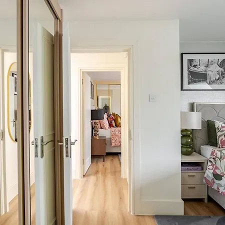 Floor Luxury Penthouse - Sleeps 6 *