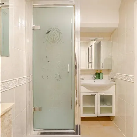 Floor Luxury Penthouse - Sleeps 6 Apartment