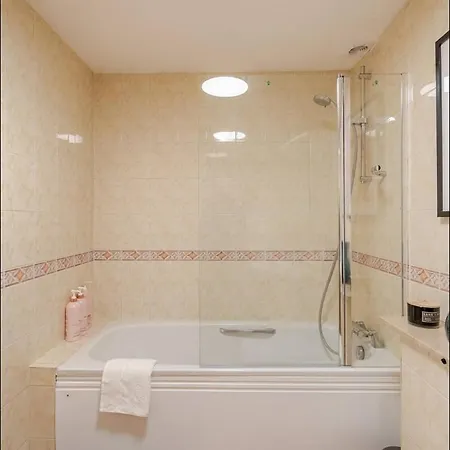 Floor Luxury Penthouse - Sleeps 6
