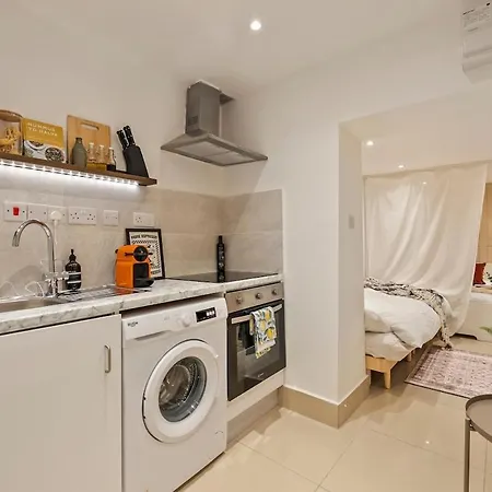 Chic Retreat In Little Venice London