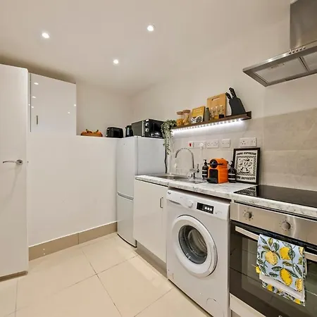 Apartment Chic Retreat In Little Venice London