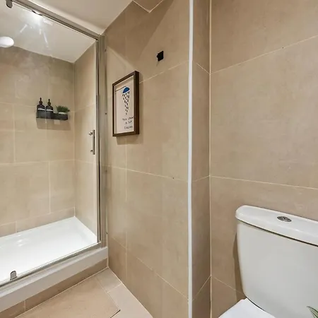 Chic Retreat In Little Venice London