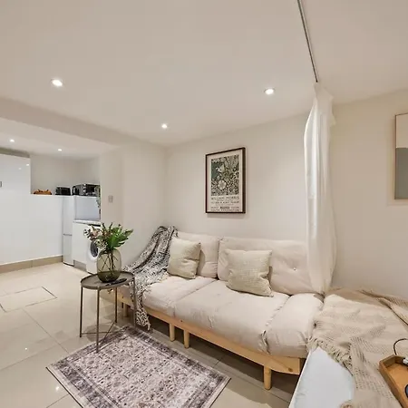 Chic Retreat In Little Venice * London