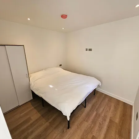 Starnest Shepherd's Bush * London