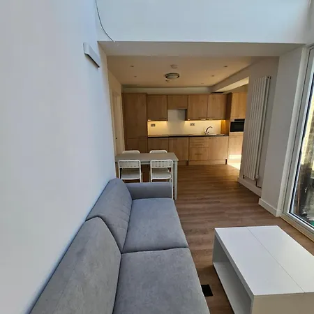 Starnest Shepherd's Bush Apartment London