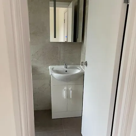 Modern 5-bed With Garden & Spectacular Views London