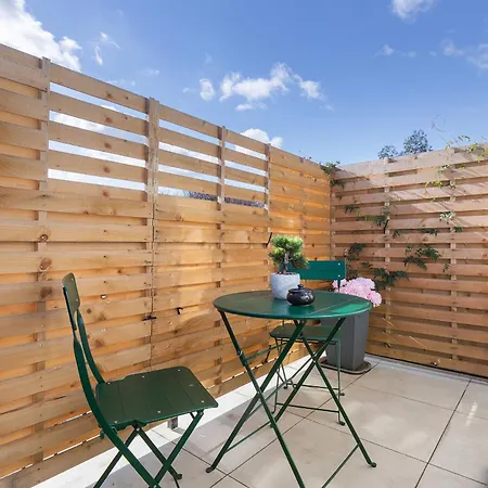 Apartment Mortimer Balcony London