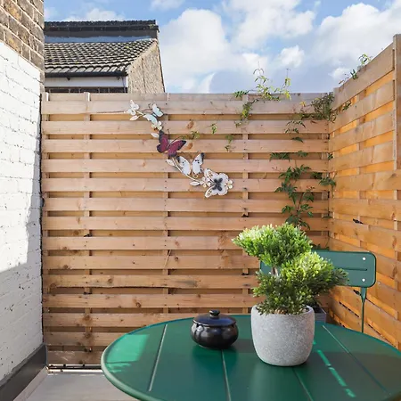 Apartment Mortimer Balcony *