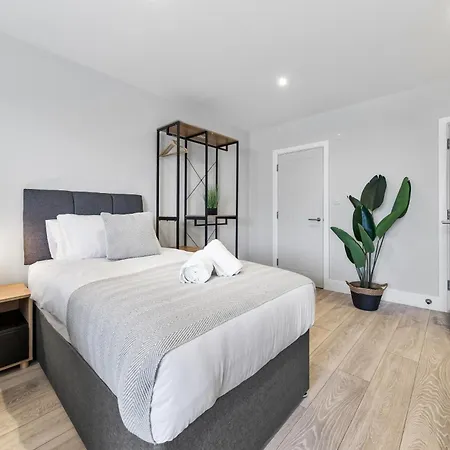 London Retreat - 20min To London Apartment New Southgate