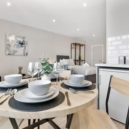 London Retreat - 20min To London New Southgate
