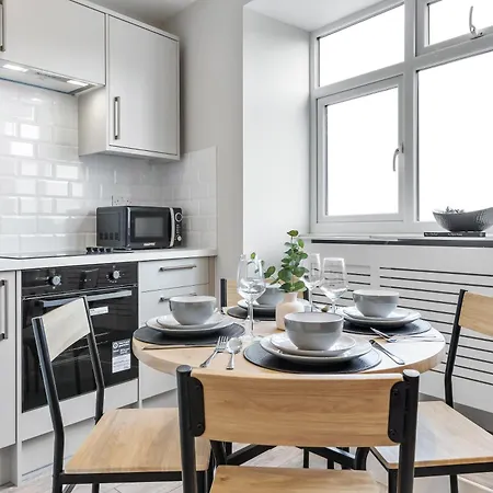 London Retreat - 20min To London Apartment