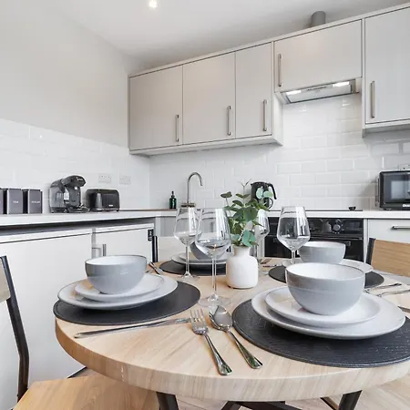 London Retreat - 20min To London New Southgate