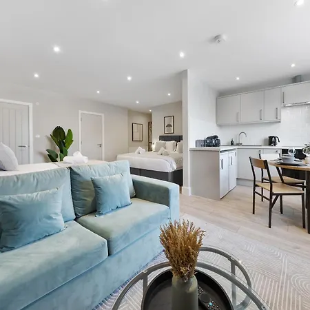 London Retreat - 20min To London