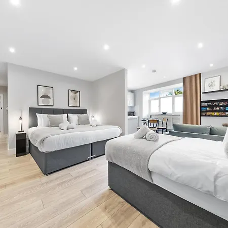 London Retreat - 20min To London Apartment