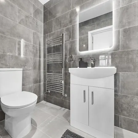 London Retreat - 20min To London Apartment New Southgate
