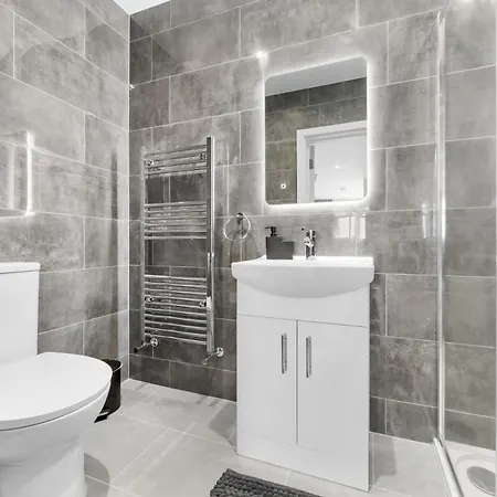 London Retreat - 20min To London *