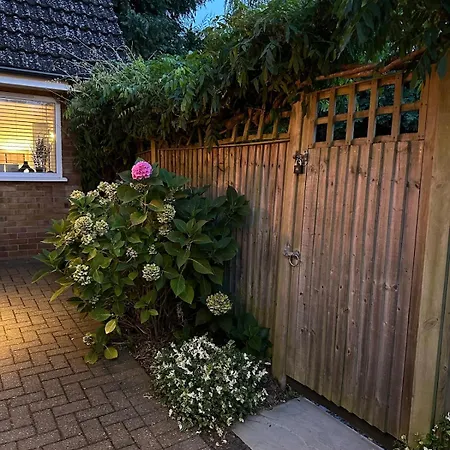 Contemporary Detached House Short Train To London Villa
