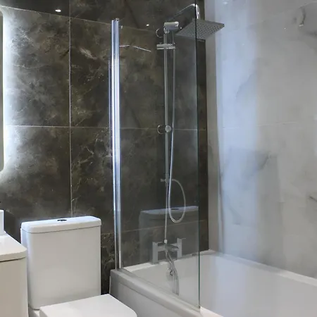 Relaxing Getaway & Stunning Views In 1 Bed Apartment Purley