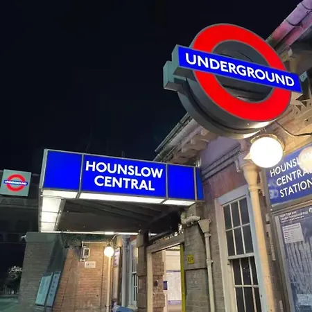 With Private Bathroom, Near Heathrow Airport, Tube Station, Shops, Cinema In Shared Flat * Hounslow