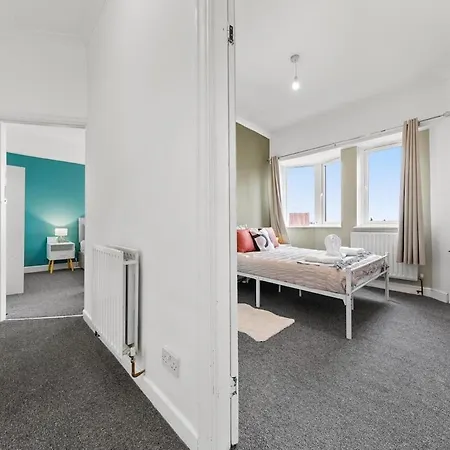Retreat 2 Bed Beauty Apartment