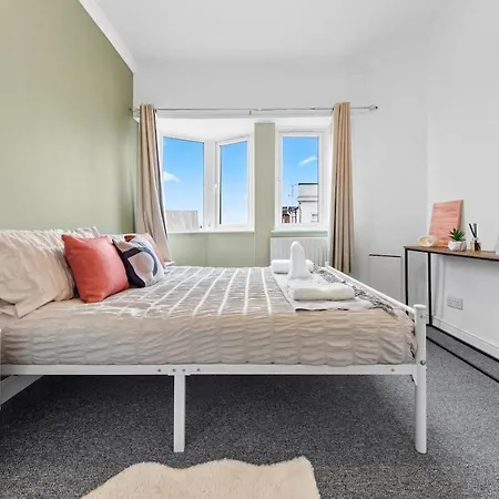 Retreat 2 Bed Beauty