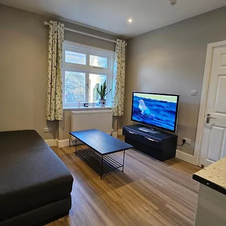 Place To In Thames Ditton *