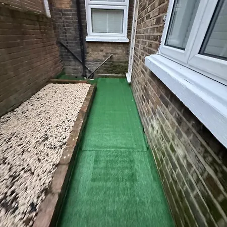 Cozy 2br-5guests-near Attractions-garden Apartment *